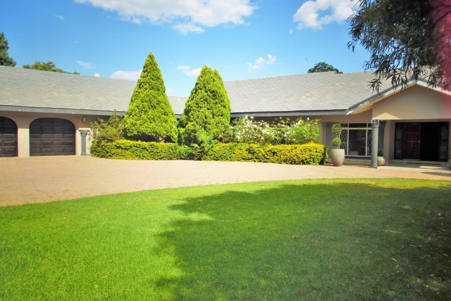 6 Bedroom Property for Sale in Jim Fouchepark Free State